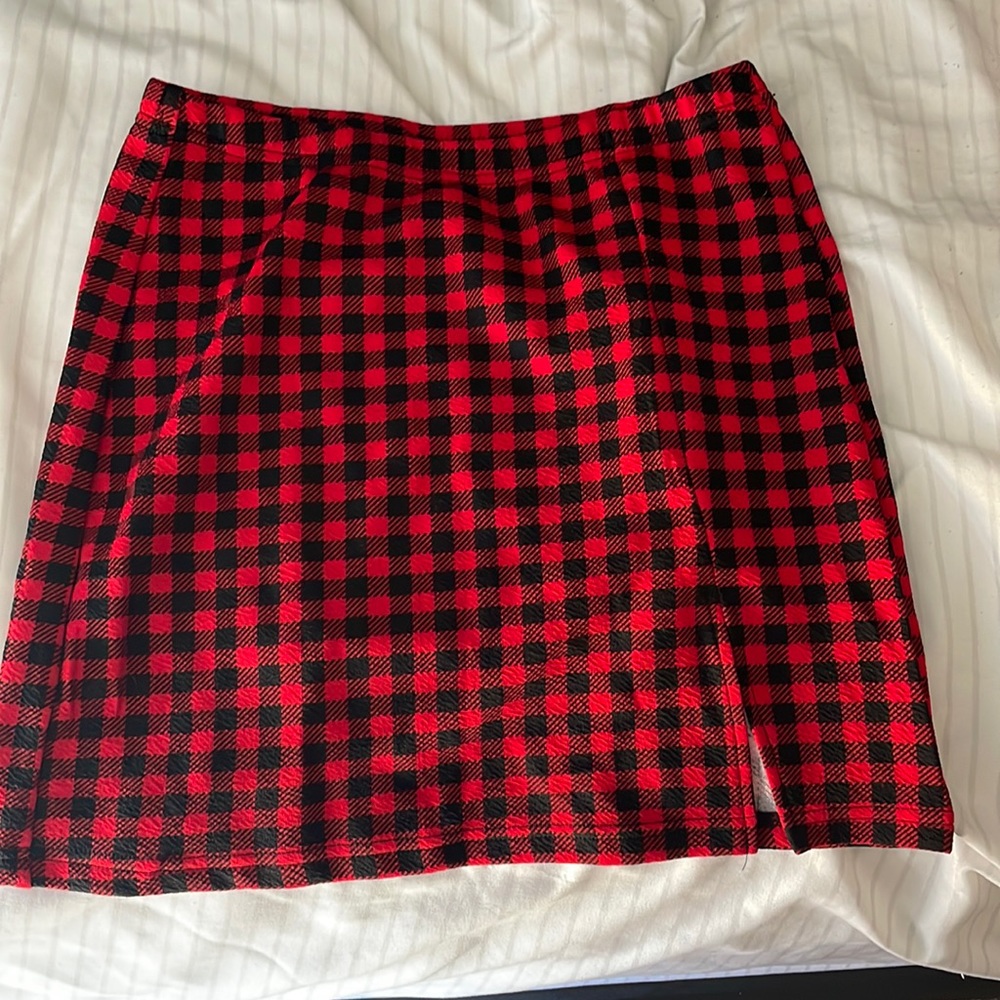 BLACK AND RED PLAID SHEIN SKIRT